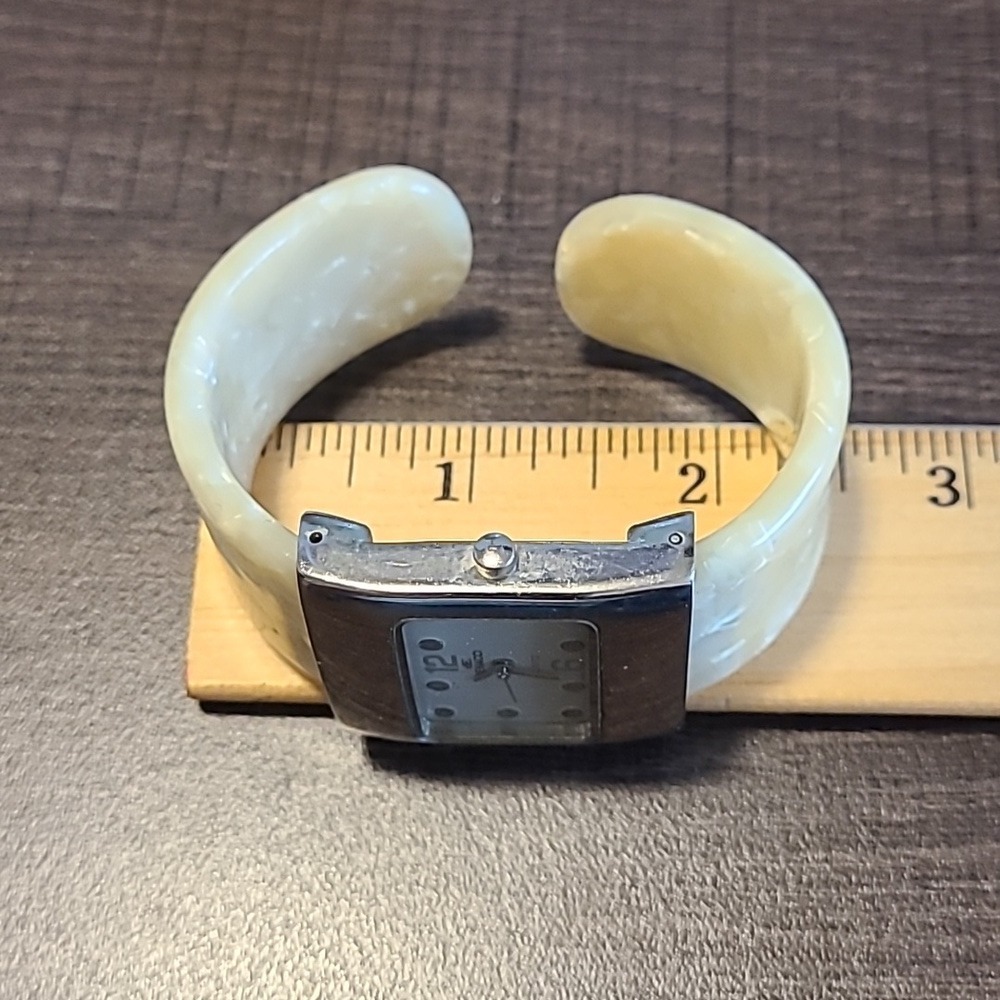Denacci Watch Ladies Ivory Band Pre-Owned Work Travel Casual School Vintage - Picture 7 of 14